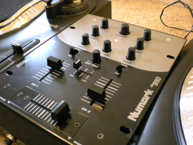 Numark TT1625 turntables + Numark DM950 mixer