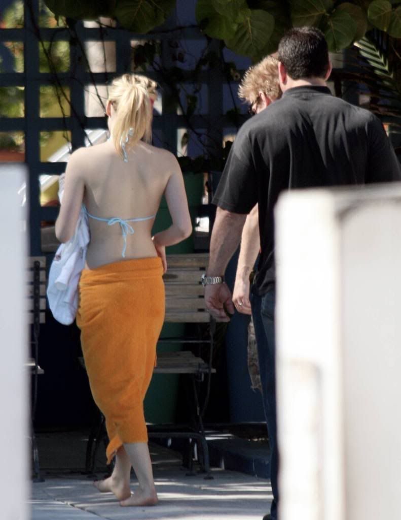 avril lavigne bikini