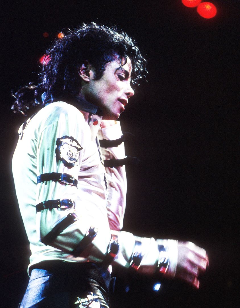 959185664_BadtourMJJ198776_122_37lo_zps34acad1a.jpg