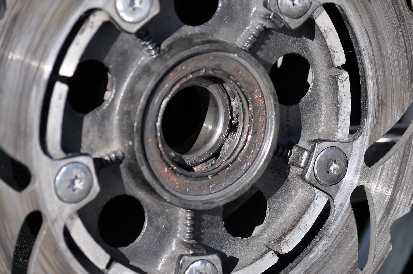 Rear rotor bolts hitting caliper bracket Yamaha R1 Forum YZFR1 Forums