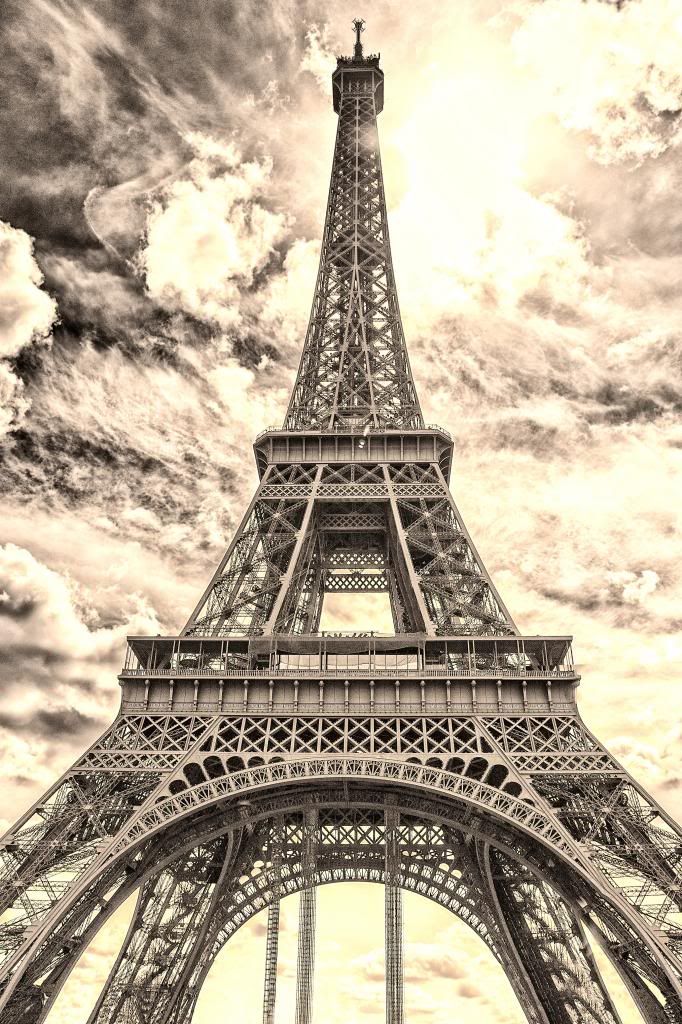 IMAGE: http://i187.photobucket.com/albums/x176/1967rs/toureiffel.jpg