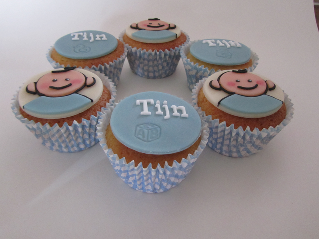 http://i187.photobucket.com/albums/x187/connyb_bucket/DoopcupcakesTijn-2.png