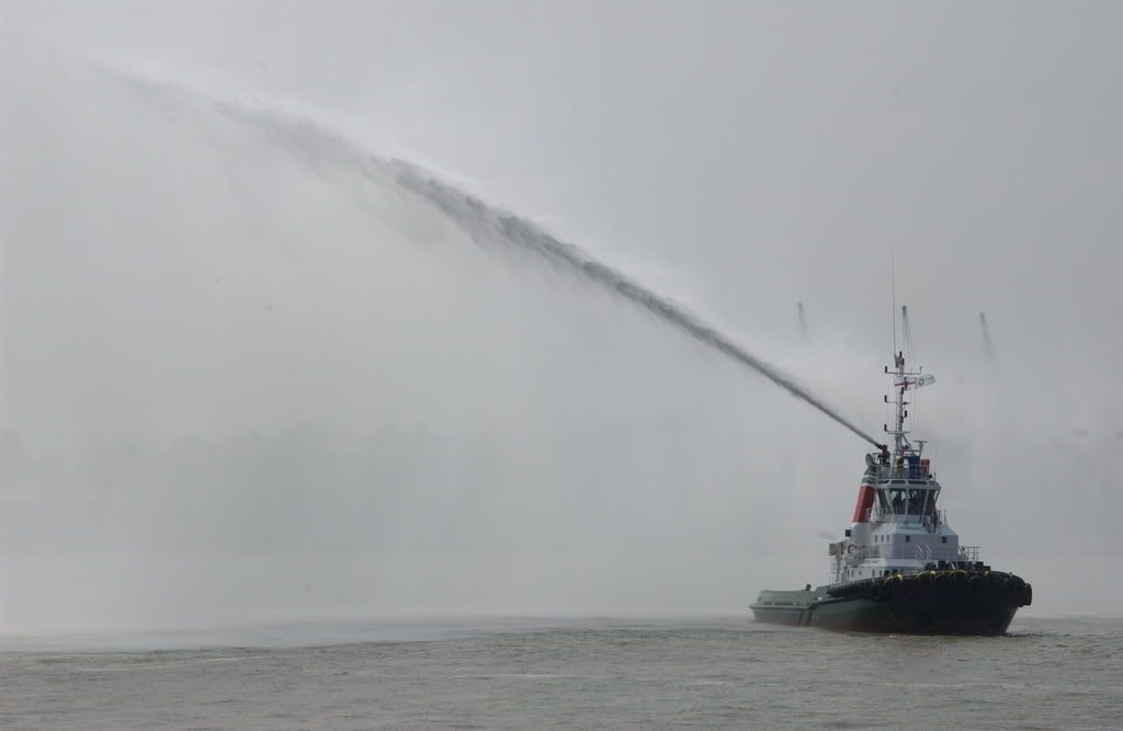 tugs124.jpg