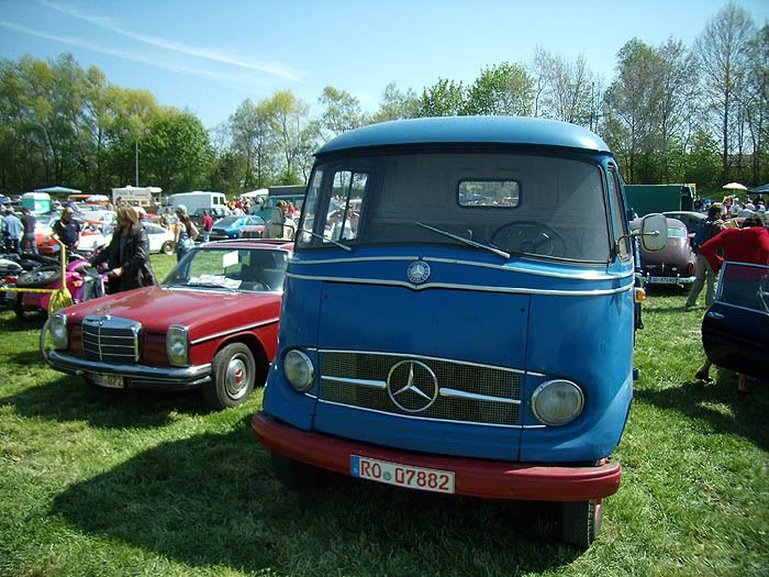 Mercedes W114 Coupe and a Mercedes 319 truck Oldsmobile 98