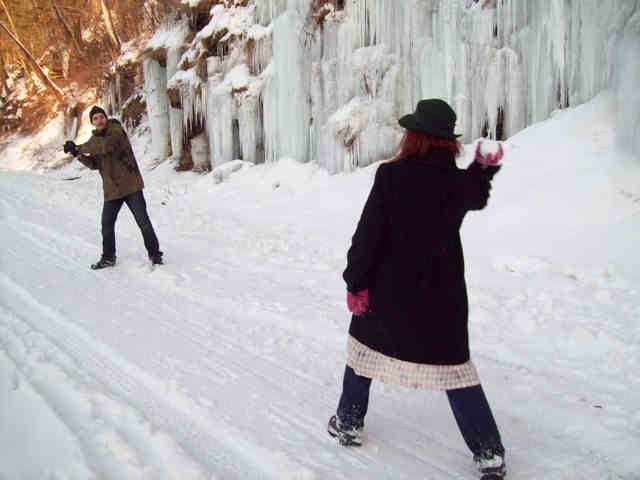  photo Henrik_Holappa_throws_icicle_baseball_Margi-january-2009.jpg